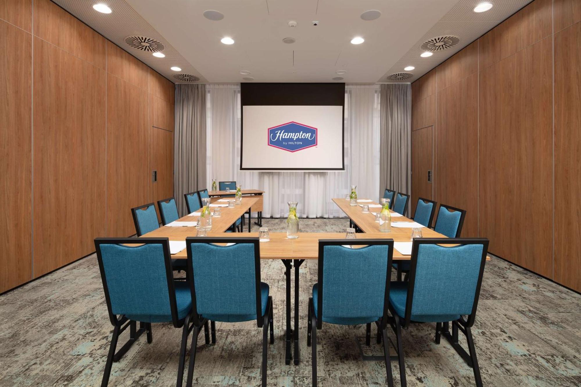 Hampton By Hilton Center