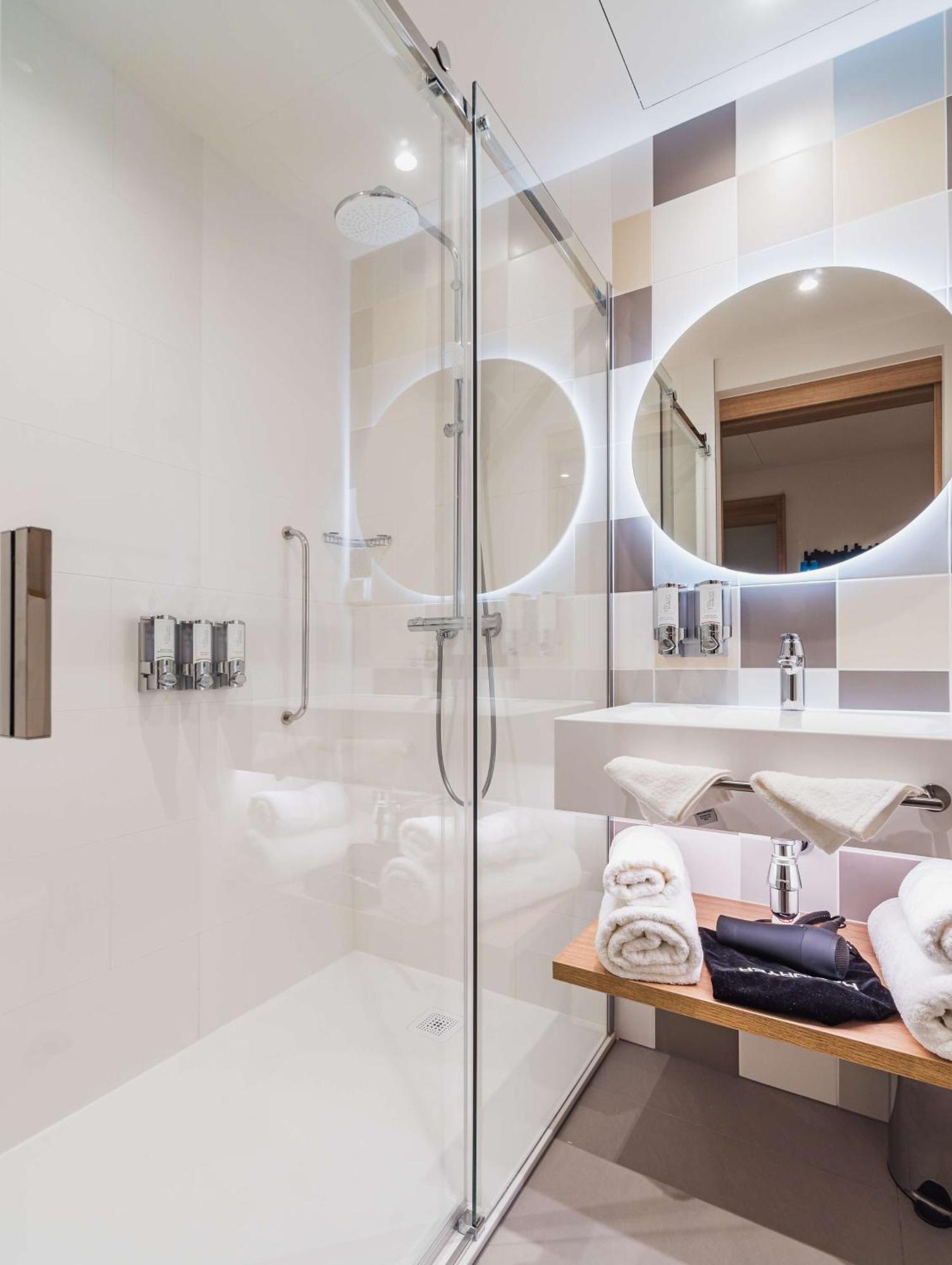 Hampton By Hilton Center Hotell 3*